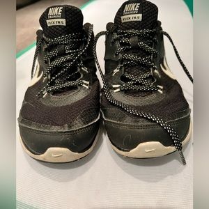 Pre-owned Womens Nike Training Flex TR 5 Black and White Shoes Size 7.5